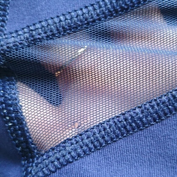 Old Navy Active Go-Dry Fitted High Waist Mesh Inset Leggings in Navy - Picture 13 of 13